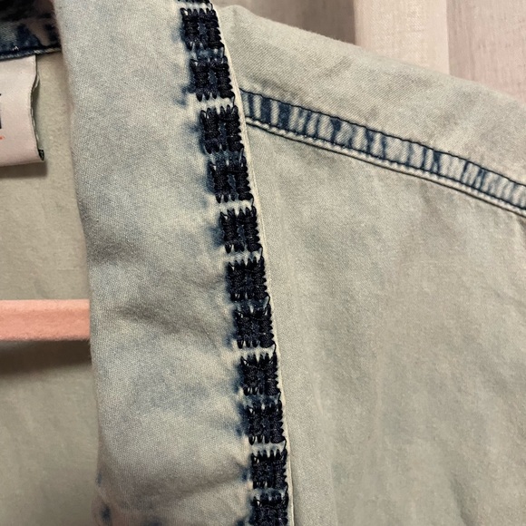 Cabi Bardot Denim Chambray Embroidered Southwestern Button-Up Shirt XL - Picture 5 of 7